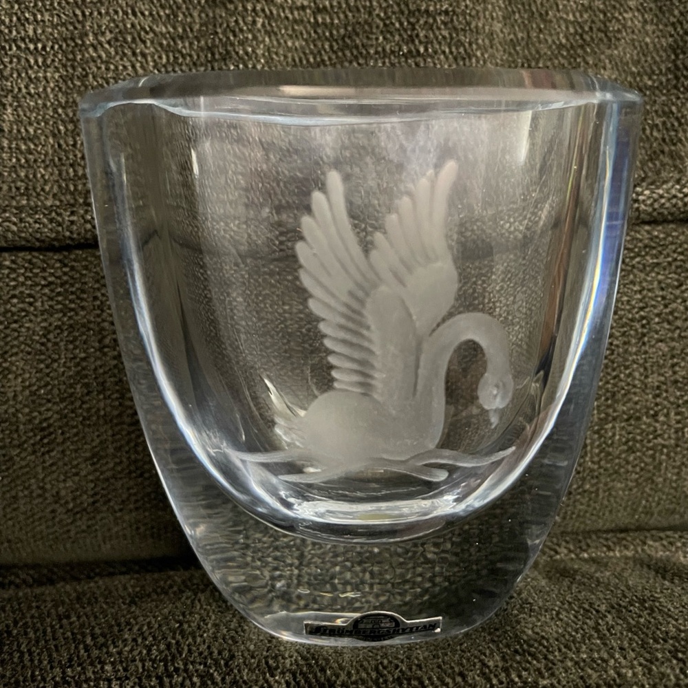 Strombergshyttan Crystal Swan Vase Vintage 90’s